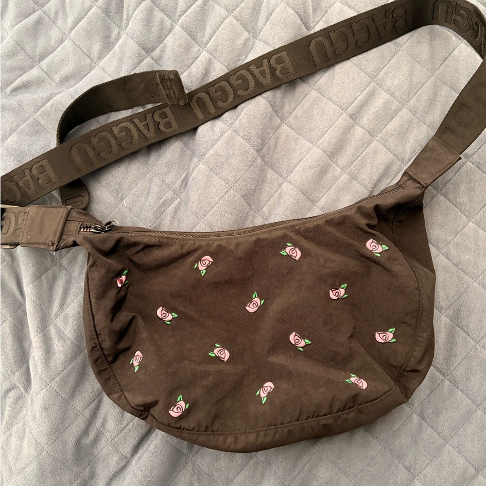 Baggu  UO Exclusive Floral Embroidered Crossbody Bag